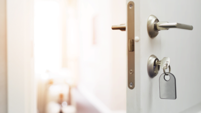 Otel ve Ticari Projelerde Kapı Seçiminin Önemi